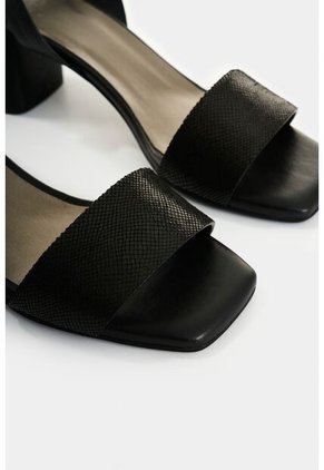Sandalia Tacón De Cuero Grabado Para Mujer Kril Sandalia Tacón De Cuero Grabado Para Mujer Kril Negro 35 VÉLEZ