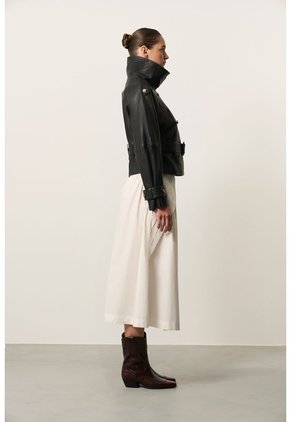 Chaqueta En Cuero Para Mujer Tavora Chaqueta En Cuero Para Mujer Tavora Negro M VÉLEZ