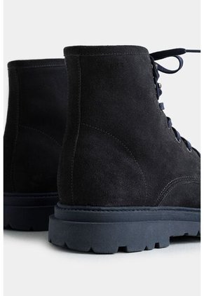 Bota Luster 2 De Cuero Gamuzado Para Hombre Efecto Escribiente Bota Luster 2 De Cuero Gamuzado Para Hombre Efecto Escribiente Gris 39 VÉLEZ