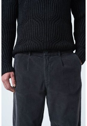 Pantalón Orión Prenses Para Hombre Semi Holgado Pantalón Orión Prenses Para Hombre Semi Holgado Gris 38 VÉLEZ