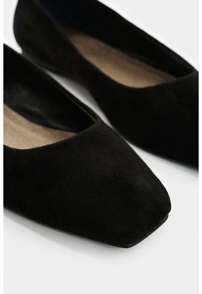 Baleta De Cuero Gamuzado Para Mujer Elia Baleta De Cuero Gamuzado Para Mujer Elia Negro 36 VÉLEZ