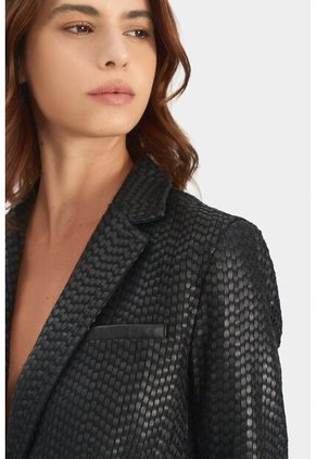 Blazer Tatacoa En Cuero Tejido Para Mujer Silueta Recta Blazer Tatacoa En Cuero Tejido Para Mujer Silueta Recta Negro M VÉLEZ