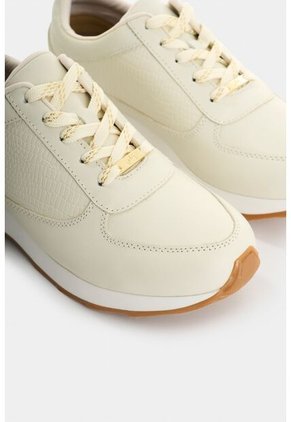 Tenis De Cuero Con Detalle Grabado Para Mujer Tropical 2 Tenis De Cuero Con Detalle Grabado Para Mujer Tropical 2 Blanco 40 VÉLEZ