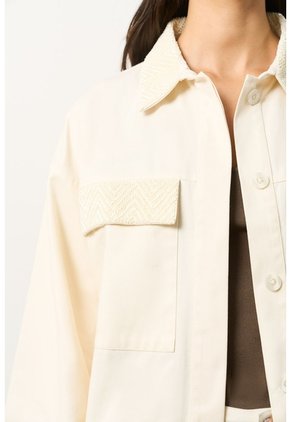 Chaqueta Senda Trucker Para Mujer Oversized Chaqueta Senda Trucker Para Mujer Oversized Crema XL VÉLEZ