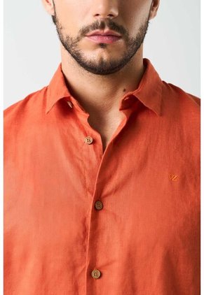 Camisa Manga Larga En Lino Para Hombre Silueta Semi Ajustada Camisa Manga Larga En Lino Para Hombre Silueta Semi Ajustada Naranja XXL VÉLEZ