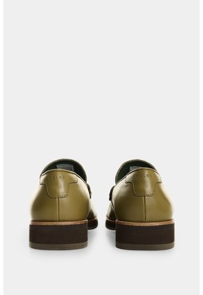 Mocasín En Carnaza Para Mujer Aurora Mocasín En Carnaza Para Mujer Aurora Verde Oliva 37 VÉLEZ