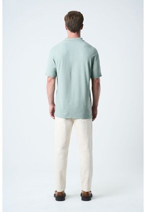 Polo Para Hombre Semi Fit Detalle Jacquard Polo Para Hombre Semi Fit Detalle Jacquard Agua Marina XS VÉLEZ