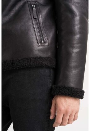 Chaqueta Atrani De Cuero Para Hombre Semi Ajustada Chaqueta Atrani De Cuero Para Hombre Semi Ajustada Negro S VÉLEZ
