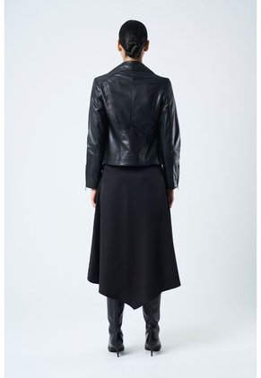 Chaqueta Silueta Tipo Biker De Cuero Para Mujer Cremalleras Chaqueta Silueta Tipo Biker De Cuero Para Mujer Cremalleras Negro M VÉLEZ