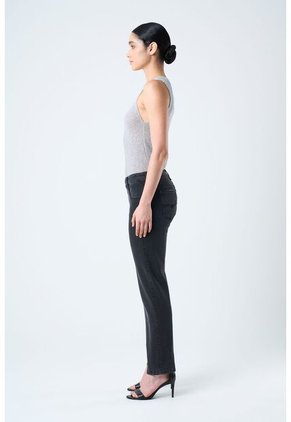 Jean Danika Slim En Denim Confort Para Mujer Bota Recta Jean Danika Slim En Denim Confort Para Mujer Bota Recta Negro 10 VÉLEZ