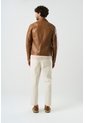 Chaqueta Trucker Paraná De Cuero Para Hombre Corte Clásico Chaqueta Trucker Paraná De Cuero Para Hombre Corte Clásico Miel XX VÉLEZ de Vélez