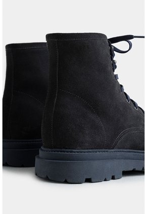 Bota Luster 2 De Cuero Gamuzado Para Hombre Efecto Escribiente Bota Luster 2 De Cuero Gamuzado Para Hombre Efecto Escribiente Gris 43 VÉLEZ