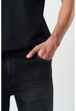 Jean Capri Semi Fitted Para Hombre Black Denim Jean Capri Semi Fitted Para Hombre Black Denim Negro 38 VÉLEZ