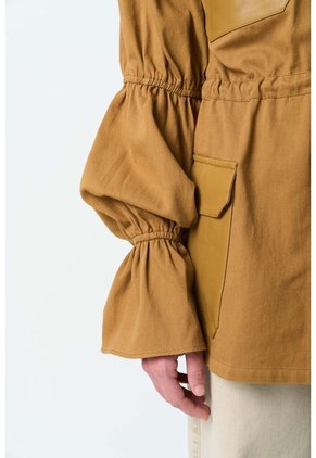 Chaqueta Fugaz Para Mujer Tipo Parka Chaqueta Fugaz Para Mujer Tipo Parka Miel M VÉLEZ