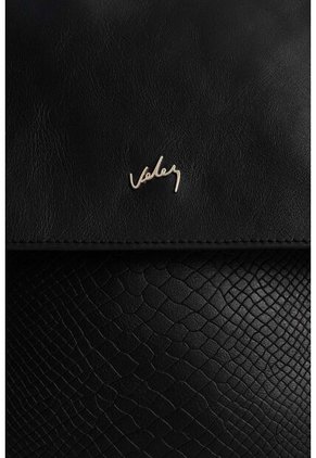 Morral De Cuero Grabado Para Mujer Cala Morral De Cuero Grabado Para Mujer Cala Negro VÉLEZ