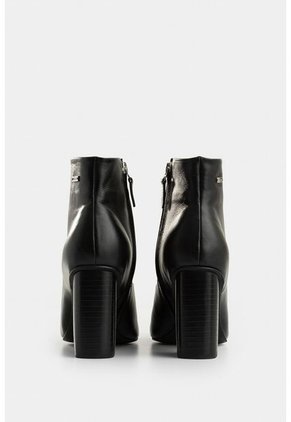 Botines Agata De Cuero Para Mujer Silueta Punta Botines Agata De Cuero Para Mujer Silueta Punta Negro 34 VÉLEZ
