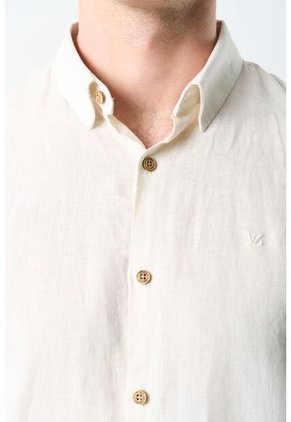 Camisa Manga Corta Semi Fitted Para Hombre Sevilla Camisa Manga Corta Semi Fitted Para Hombre Sevilla Arena XL VÉLEZ