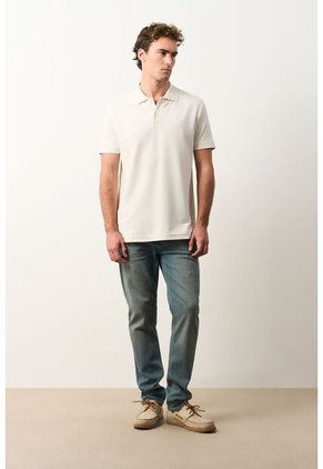 Polo Para Hombre Semi Fit Detalle Jacquard Polo Para Hombre Semi Fit Detalle Jacquard Crema XL VÉLEZ