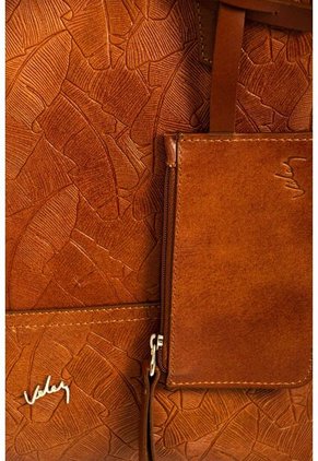 Shopping Denver De Cuero Para Mujer Grabado Placa Palmera Shopping Denver De Cuero Para Mujer Grabado Placa Palmera Miel VÉLEZ