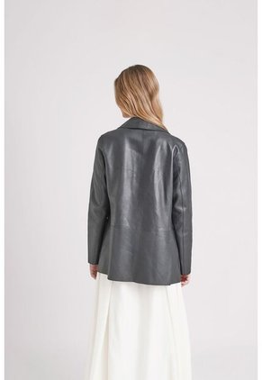 Blazer Astromelia En Cuero Ovino Para Mujer Silueta Recta Blazer Astromelia En Cuero Ovino Para Mujer Silueta Recta Negro M VÉLEZ