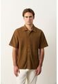 Camisa Manga Corta Orión De Cuero Gamuzado Para Hombre Semi Fitted Camisa Manga Corta Orión De Cuero Gamuzado Para Hombre Semi Fitted Miel S VÉLEZ de Vélez