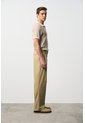 Pantalón Relaxed Fit Para Hombre Vega Pantalón Relaxed Fit Para Hombre Vega Kaky 30 VÉLEZ de Vélez