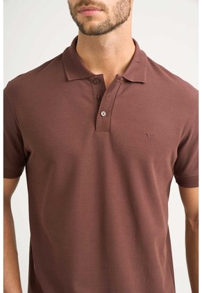 Polo Para Hombre Semi Fit Detalle Jacquard Polo Para Hombre Semi Fit Detalle Jacquard Cafe XL VÉLEZ