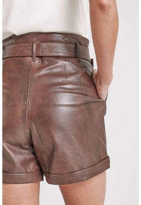Short Trébol De Cuero Para Mujer Cinturón Con Hebilla Short Trébol De Cuero Para Mujer Cinturón Con Hebilla Cafe 10 VÉLEZ