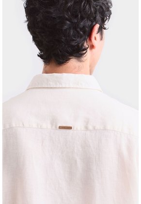 Camisa Manga Larga En Lino Para Hombre Silueta Semi Ajustada Camisa Manga Larga En Lino Para Hombre Silueta Semi Ajustada Arena M VÉLEZ