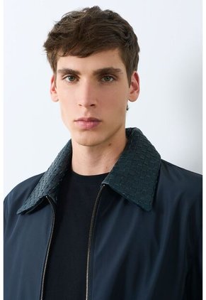Chaqueta De Tela Y Cuero Para Hombre Hazel Chaqueta De Tela Y Cuero Para Hombre Hazel Azul Oscuro XXL VÉLEZ