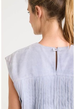 Camisa Clavel En Cuero Gamuza Para Mujer Detalle Prenses Camisa Clavel En Cuero Gamuza Para Mujer Detalle Prenses Azul Claro M VÉLEZ