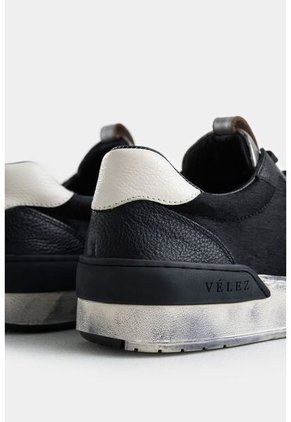 Tenis Clavel En Combinación De Cueros Para Mujer Casual Tenis Clavel En Combinación De Cueros Para Mujer Casual Negro 41 VÉLEZ