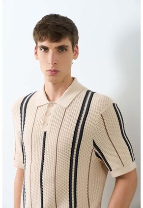 Polo Manga Corta Tejida Para Hombre Espectral Polo Manga Corta Tejida Para Hombre Espectral Crema XXL VÉLEZ