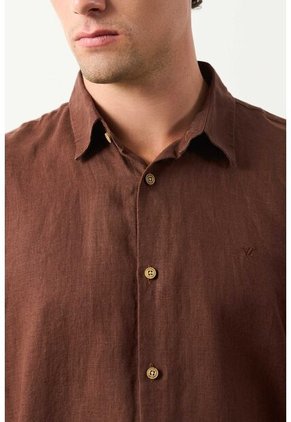 Camisa Manga Corta Semi Fitted Para Hombre Sevilla Camisa Manga Corta Semi Fitted Para Hombre Sevilla Cafe M VÉLEZ