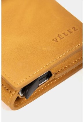 Porta Documentos De Cuero Tecnológico Porta Documentos De Cuero Tecnológico Mostaza VÉLEZ