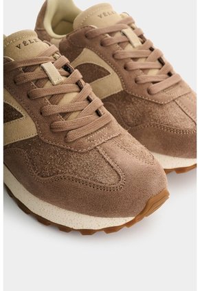Tenis De Cuero Carnaza Para Mujer Sahara Tenis De Cuero Carnaza Para Mujer Sahara Tabaco 37 VÉLEZ