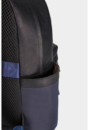 Morral San Patricio De Cuero Y Lona Para Hombre Aplique Metálico Morral San Patricio De Cuero Y Lona Para Hombre Aplique Metálico Azul Oscuro VÉLEZ