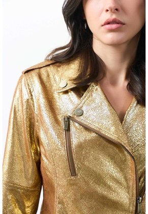 Chaqueta Biker De Cuero Folia Efecto Craquelado Para Mujer Royal Inti Chaqueta Biker De Cuero Folia Efecto Craquelado Para Mujer Royal Inti Dorado L VÉLEZ