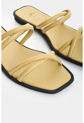 Sandalia Plana En Cuero Para Mujer Miski Sandalia Plana En Cuero Para Mujer Miski Verde Oliva 39 VÉLEZ