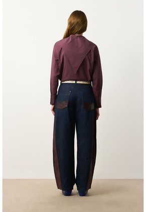 Jean Barrel En Denim Y Cuero Para Mujer Jean Barrel En Denim Y Cuero Para Mujer Vinotinto 12 VÉLEZ