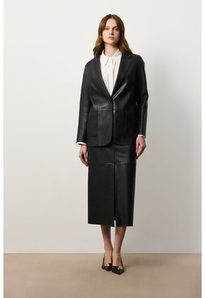 Blazer Astromelia En Cuero Ovino Para Mujer Silueta Recta Blazer Astromelia En Cuero Ovino Para Mujer Silueta Recta Negro L VÉLEZ