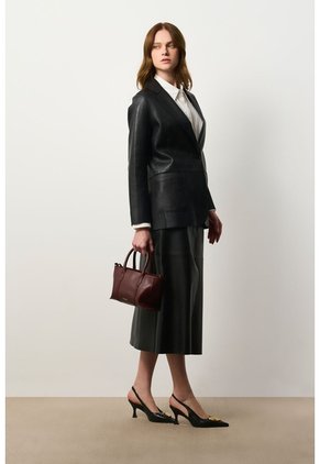 Blazer Astromelia En Cuero Ovino Para Mujer Silueta Recta Blazer Astromelia En Cuero Ovino Para Mujer Silueta Recta Negro L VÉLEZ
