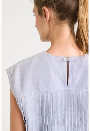 Camisa Clavel En Cuero Gamuza Para Mujer Detalle Prenses Camisa Clavel En Cuero Gamuza Para Mujer Detalle Prenses Azul Claro L VÉLEZ
