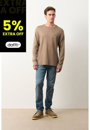 Camiseta Tejida Manga Larga Para Hombre Sabina Camiseta Tejida Manga Larga Para Hombre Sabina Tabaco M VÉLEZ