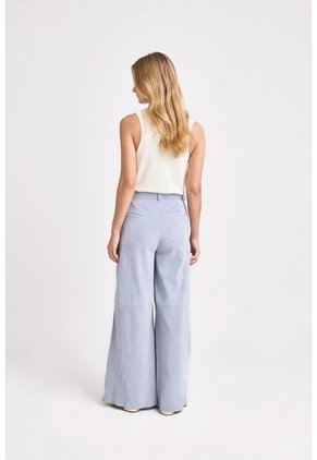 Pantalón Wide Leg San Jacinto En Cuero Gamuzado Para Mujer Fit Holgado Pantalón Wide Leg San Jacinto En Cuero Gamuzado Para Mujer Fit Holgado Azul Claro 10 Vélez