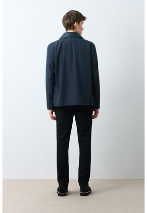 Chaqueta De Tela Y Cuero Para Hombre Hazel Chaqueta De Tela Y Cuero Para Hombre Hazel Azul Oscuro L VÉLEZ