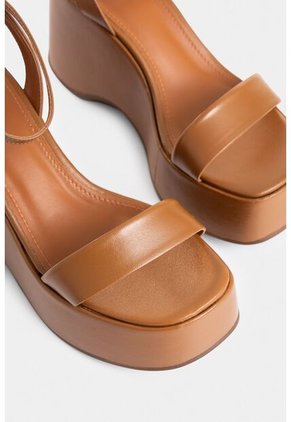 Sandalia Plataforma San Joaquin De Cuero Para Mujer Ajuste Al Tobillo Sandalia Plataforma San Joaquin De Cuero Para Mujer Ajuste Al Tobillo Miel 37 Vélez