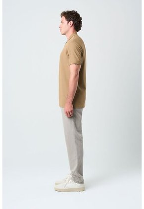 Polo Para Hombre Semi Fit Detalle Jacquard Polo Para Hombre Semi Fit Detalle Jacquard Tabaco S VÉLEZ