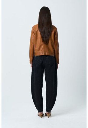 Chaqueta Kalahari De Cuero Para Mujer Silueta Trucker Chaqueta Kalahari De Cuero Para Mujer Silueta Trucker Miel S VÉLEZ