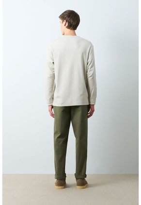 Camiseta Tejida Manga Larga Para Hombre Sabina Camiseta Tejida Manga Larga Para Hombre Sabina Arena L VÉLEZ